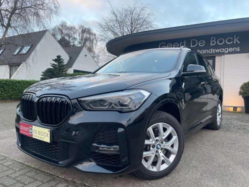 BMW X1 2.0iAxDriveMSPORT/PANO/H UP/TREKH (bj 2022), Auto's, BMW, Bedrijf, Te koop, X1, 4x4, ABS, Adaptieve lichten, Airbags, Airconditioning