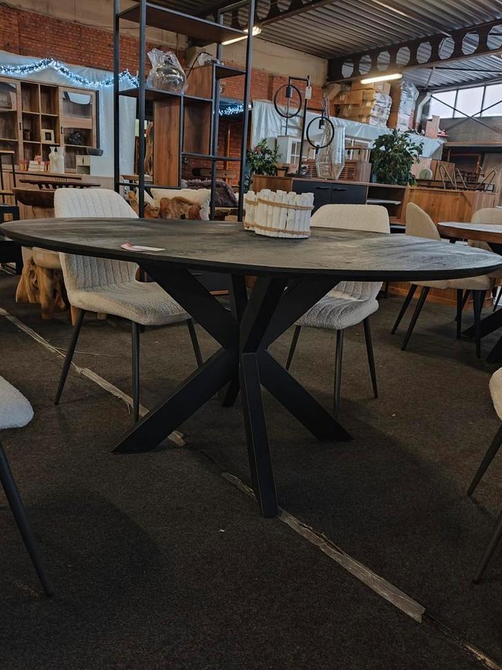 Eetkamertafel rond zwart (outlet), Huis en Inrichting, Woonaccessoires | Overige, Nieuw, Ophalen