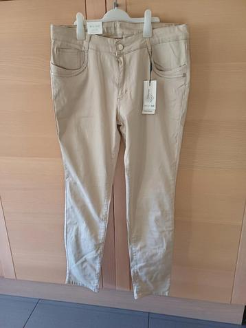 dames broek W 46 L 32 beige kleur in nieuwstaat beschikbaar voor biedingen