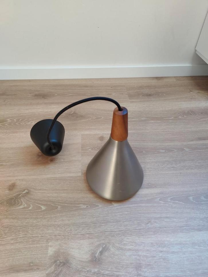 Moderne hanglamp in metaal en hout, Huis en Inrichting, Lampen | Wandlampen, Zo goed als nieuw, Hout, Metaal, Ophalen of Verzenden