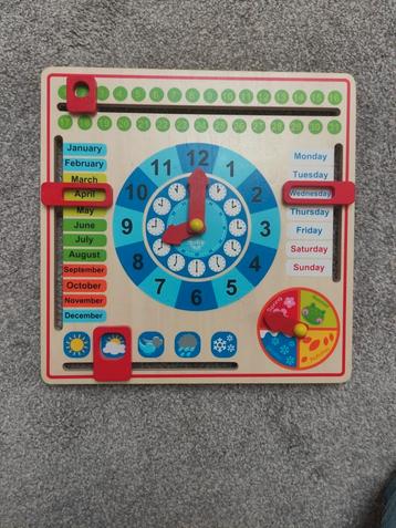Houten kalender  beschikbaar voor biedingen