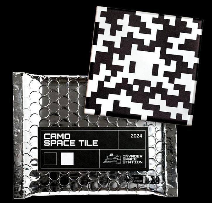 Invader, Camo Space tegel, zwart-wit, Antiek en Kunst, Kunst | Overige Kunst, Ophalen of Verzenden