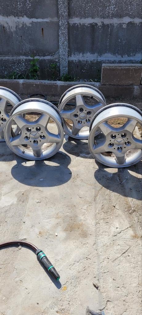 Mercedes velgen E16, Ophalen