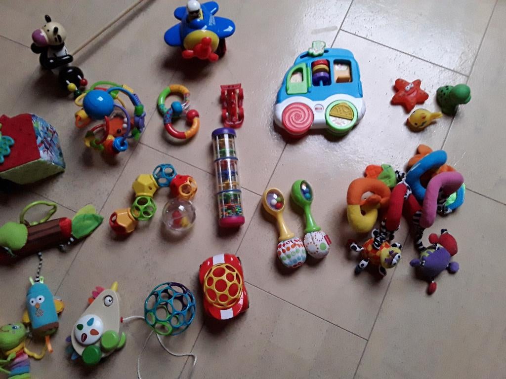 Lot jouets 1er âge, Enfants & Bébés, Jouets | Jouets de bébé, Comme neuf, Avec lumière, Sonore, À roulettes, Enlèvement
