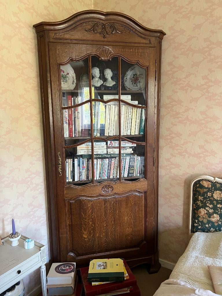 Vitrine d’angle en bois massif – style classique / Louis XV, Antiek en Kunst, Antiek | Meubels | Kasten, Ophalen