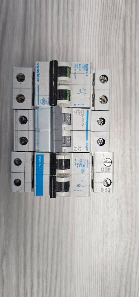 Automaten 2p 20A Hager en Vynckier gebruikt, Doe-het-zelf en Bouw, Elektriciteit en Kabels, Ophalen of Verzenden