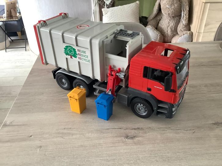 Camion poubelle en jouet Bruder (24x52 cm), Enfants & Bébés, Jouets | Véhicules en jouets, Comme neuf, Enlèvement ou Envoi
