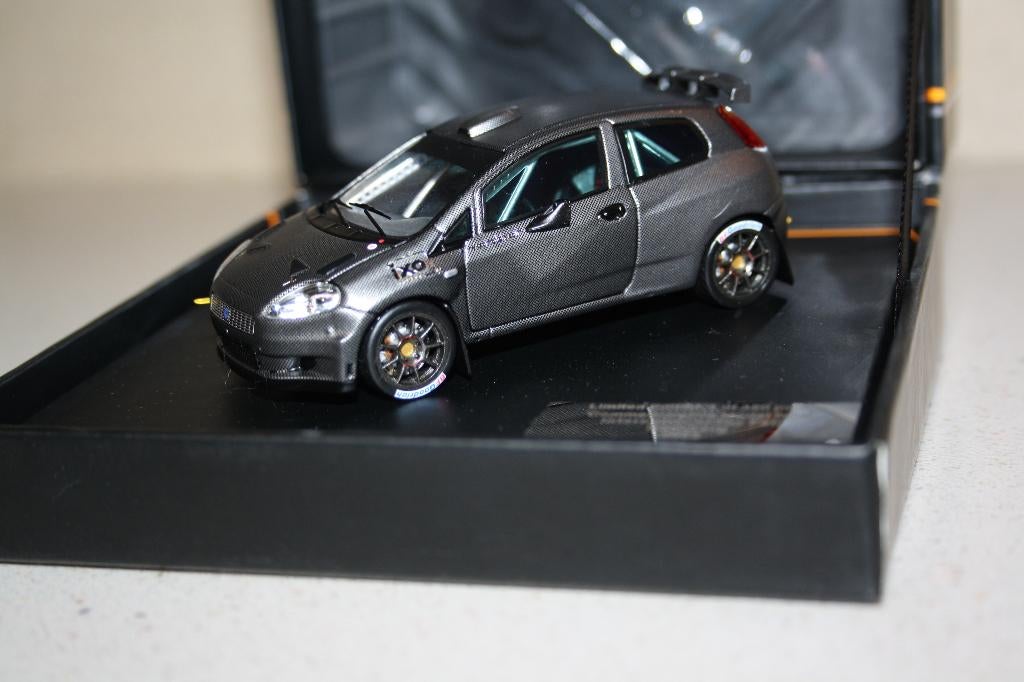 1:43 IXO Fiat Punto Limited edition International Toy Fair ., Ophalen of Verzenden, Zo goed als nieuw, Auto
