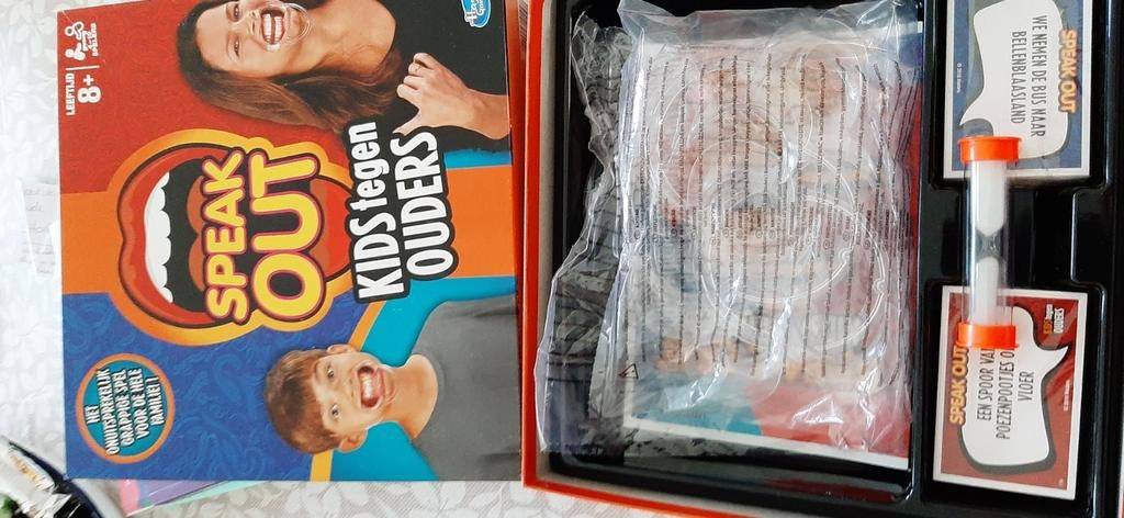 Parlez aux parents de vos enfants, Cinq joueurs ou plus, Enlèvement ou Envoi, Neuf, Hasbro