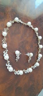 Set oorbellen met parels en vergulde halsketting, Ophalen of Verzenden, Goud, Staal, Met strass