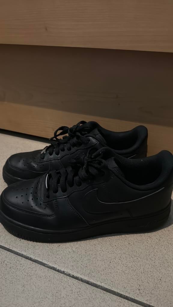 Zwarte Air Force 42,5, Enlèvement ou Envoi, Comme neuf, Baskets, Noir