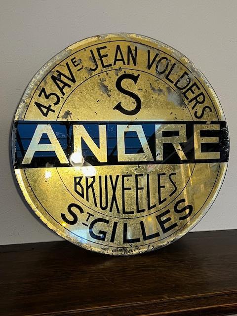 Oud glazen reclamepaneel van André, Sint Gillis, Brussel, Ophalen