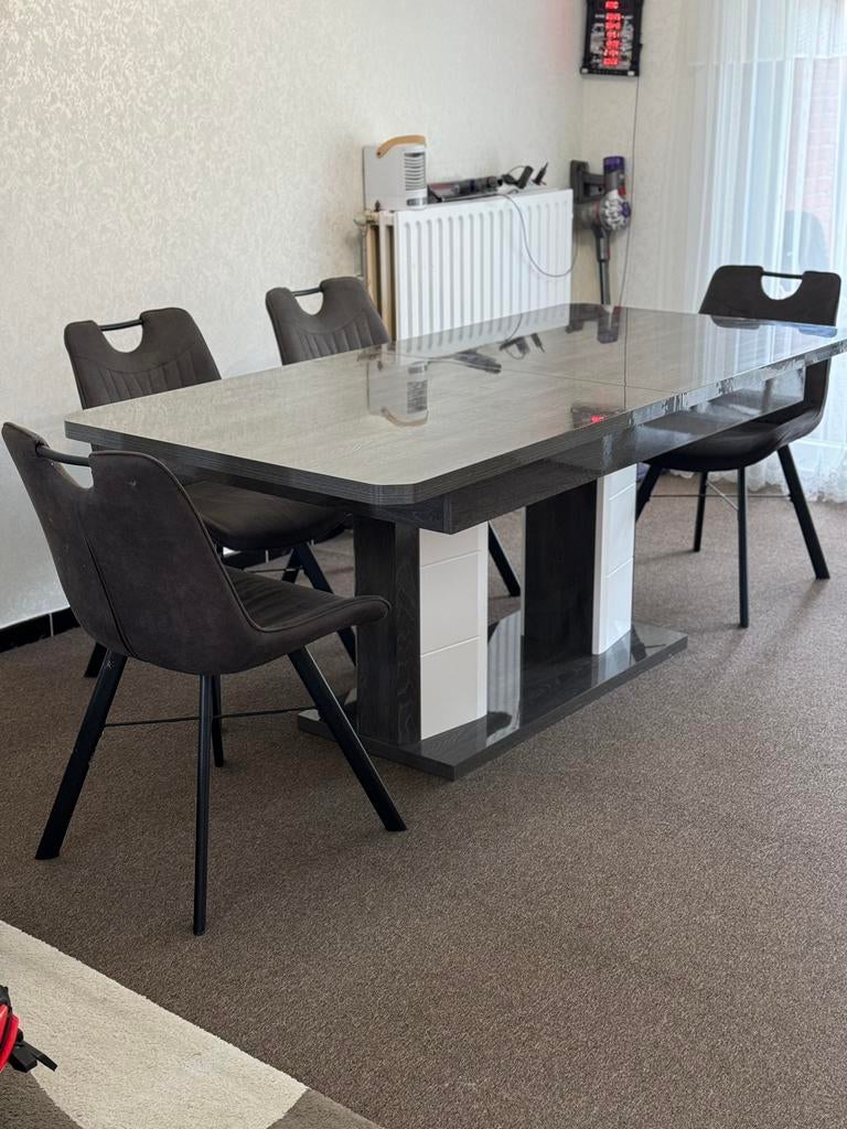 mooie tafel met 6 stoelen complet perfect staat, Huis en Inrichting, Ophalen, Zo goed als nieuw