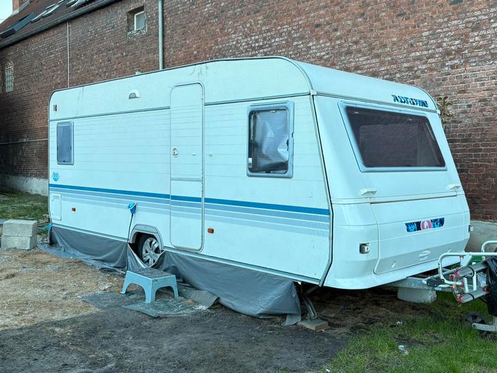 Caravane Adria 2006 – 2/3 couchages –bien entretenue, Caravanes & Camping, Caravanes, Particulier, jusqu'à 5, 1000 - 1250 kg, Adria