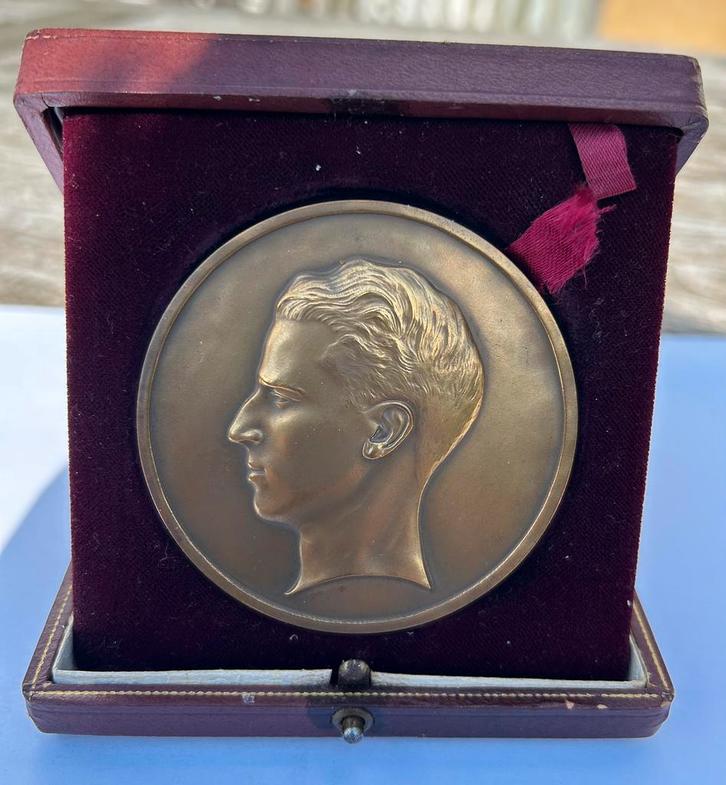 Médaille de bronze du roi Baudouin — dans une boîte, Timbres & Monnaies, Pièces & Médailles, Bronze, Enlèvement