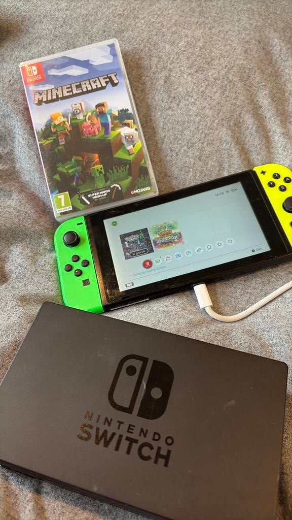 Nitendo switch  +  minecraft + station dock + vlinder, Ophalen of Verzenden, Zo goed als nieuw