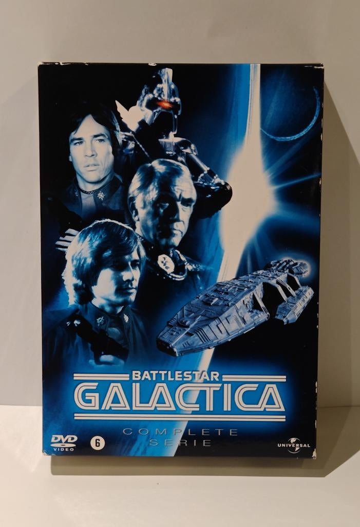 Coffret DVD série complète Battlestar Galactica Sci-Fi Space, CD & DVD, DVD | TV & Séries télévisées, Comme neuf, Science-Fiction et Fantasy