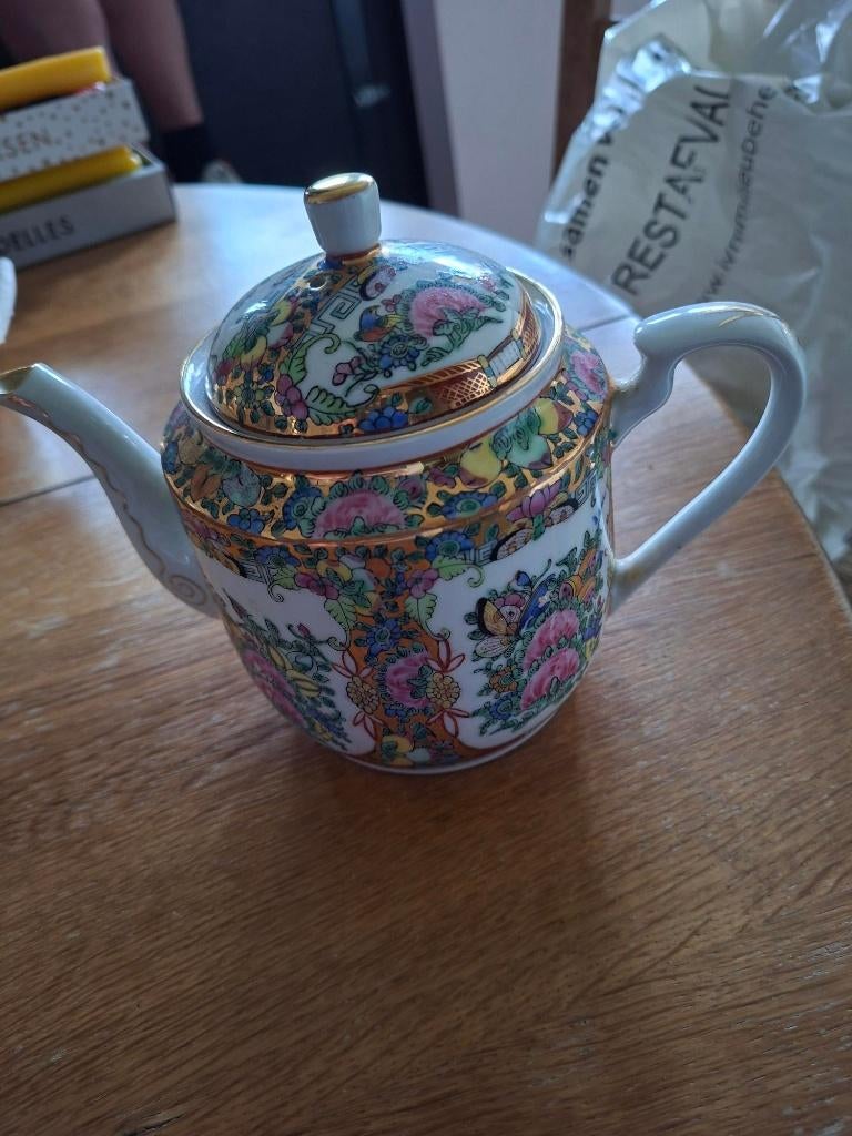 jolie théière chinoise, Enlèvement