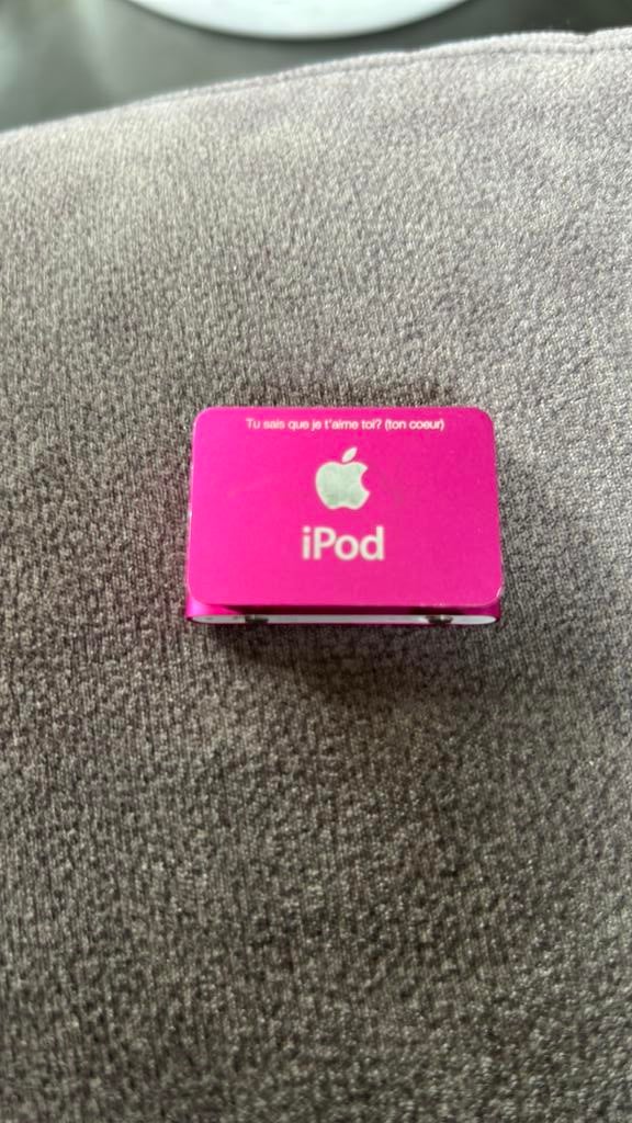 iPod shuffle 2ème génération 1Go – Rose + Dock – État nickel, TV, Hi-fi & Vidéo, Lecteurs Mp3 | Apple iPod, Shuffle, Enlèvement ou Envoi