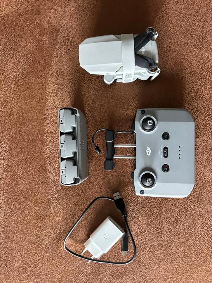 Drone - DJI Mini 2 Fly More Combo, TV, Hi-fi & Vidéo, Drones, Comme neuf, Drone avec caméra, Qualité standard, DJI, Moins de 250 g