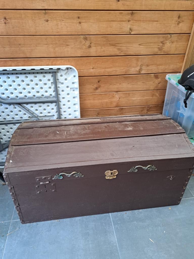 Grote houten schatkist, Enlèvement