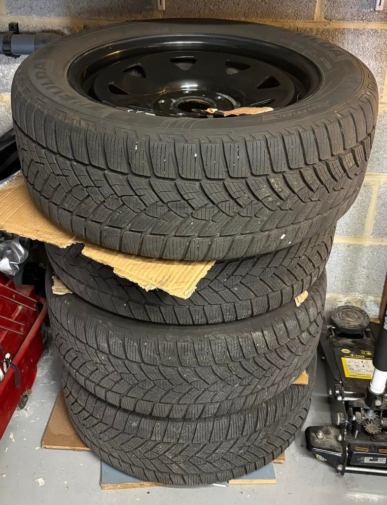 4 pneus hiver (logo alpin) + 4 jantes acier Goss 17’’, Auto diversen, Autosport-onderdelen, Gebruikt, Ophalen