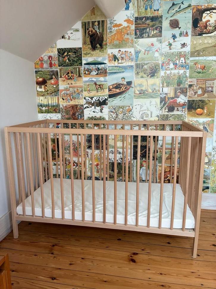 SNIGLAR IKEA Lit bébé 60x120 cm + draps + matelas, Enfants & Bébés, Parcs, Comme neuf, Rectangulaire, Réglable en hauteur, Enlèvement