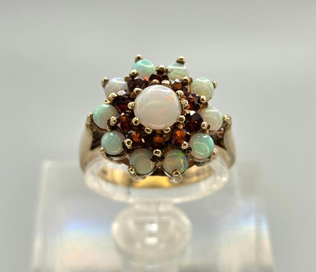 Gouden Vintage ring edelstenen opaal en granaat. 2026/244, Overige kleuren, Ophalen of Verzenden, Met edelsteen, Dame