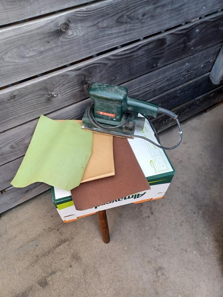 Schuurmachine Metabo professionele met schuurpapier bij p14e, Doe-het-zelf en Bouw, Gereedschap | Schuurmachines, Ophalen