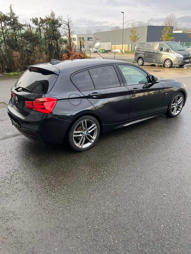Bmw 1-Serie F20 118i • M-Pakket • Airco • Navi •, Auto's, BMW, Navigatiesysteem, Zwart, Leder, Bedrijf