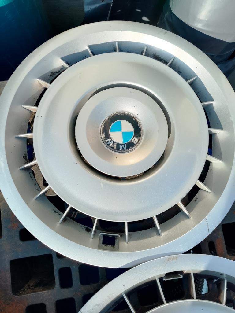 Enjoliveur BMW, Enlèvement, Utilisé