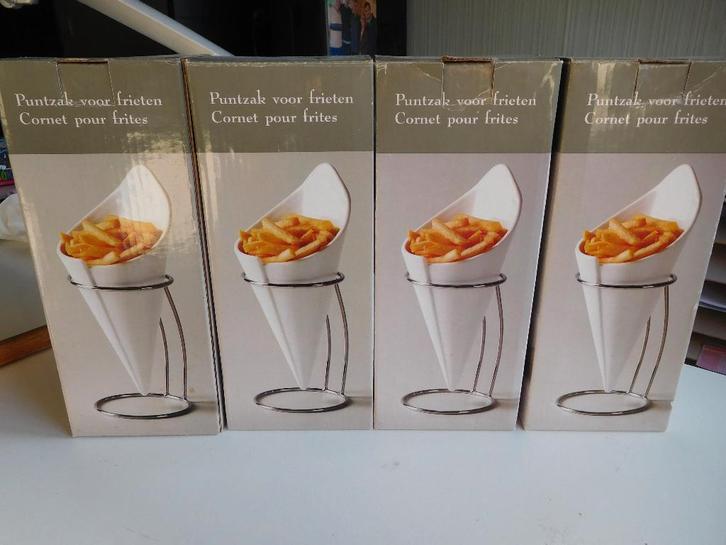 4 cornets frites NEUFS porcelaine blanche avec support inox, Maison & Meubles, Cuisine | Vaisselle, Neuf, Porcelaine, Enlèvement ou Envoi