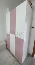 armoire rose et blanche, Enlèvement