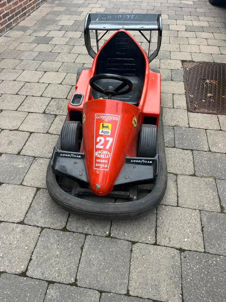 Vintage kinderbotsauto Ferrari in werkende staat, Antiek en Kunst, Antiek | Speelgoed, Ophalen
