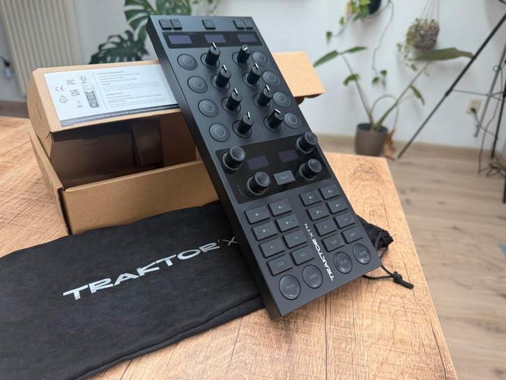 TRAKTOR X1 MK3, Muziek en Instrumenten, Midi-apparatuur, Zo goed als nieuw, Ophalen of Verzenden