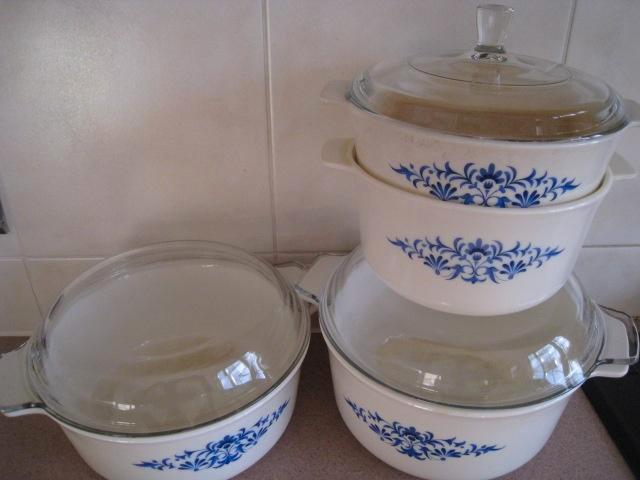 4 vuurvaste potten, wit met glazen deksel, perfekte staat !!, Maison & Meubles, Cuisine | Vaisselle, Enlèvement