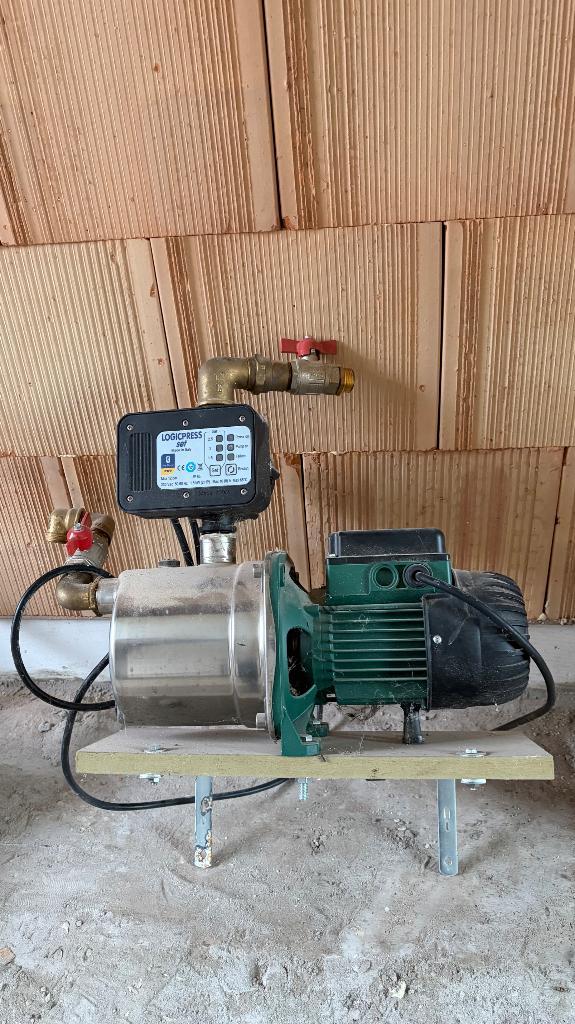 Pompe hydrophore 1,5 kW + Logicpress + filtre Braukmann, Jardin & Terrasse, Pompes à eau, Utilisé, Électrique, Pompe d'appoint