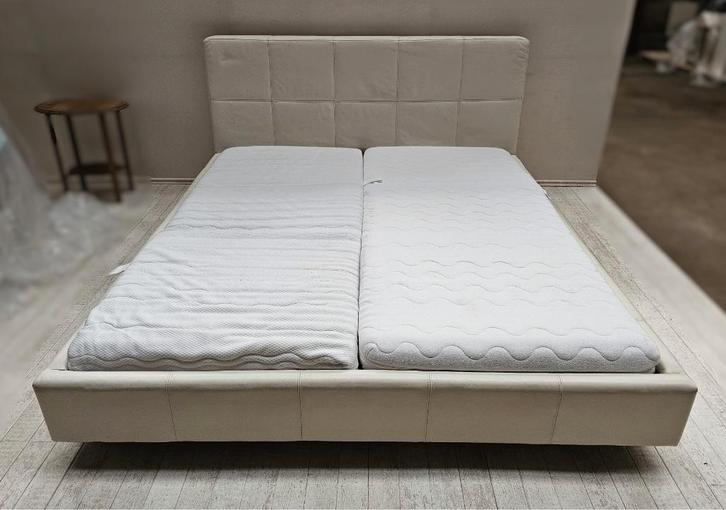 Lit double IKEA en cuir 180  200 cm, Huis en Inrichting, Slaapkamer | Bedden, Gebruikt, Tweepersoons, 180 cm, 200 cm, Ophalen of Verzenden