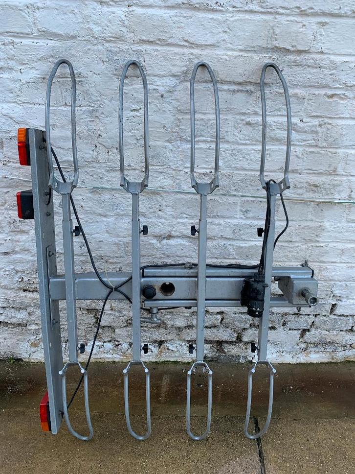Porte-vélos pour 4 vélos avec éclairage à adapter ou pièces, Autos : Divers, Porte-vélos, Utilisé, Support d'attelage, 3 vélos ou plus