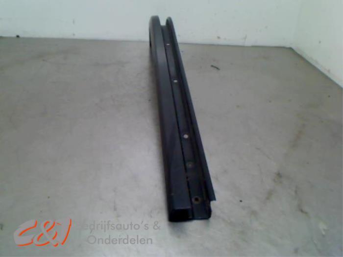 Rail porte coulissante droite d'un Citroen Berlingo, Autos : Pièces & Accessoires, Carrosserie & Tôlerie, -, 3 mois de garantie