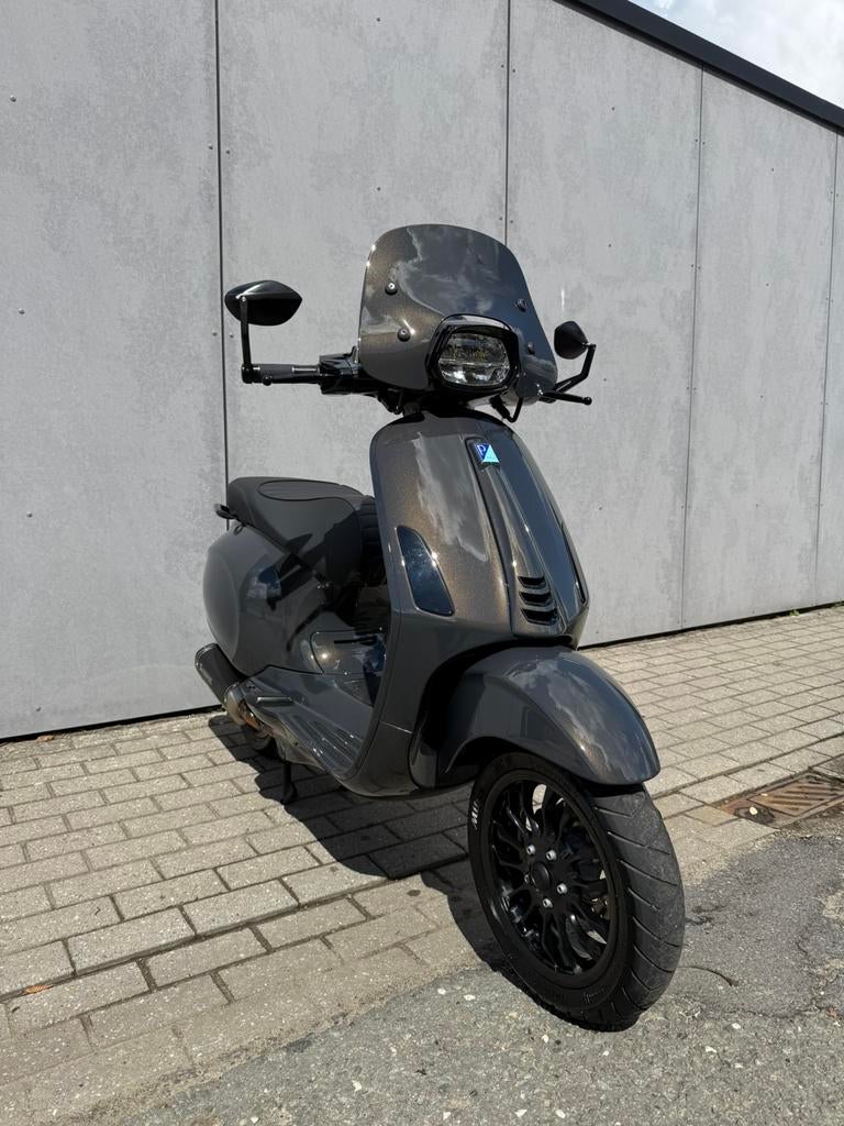 CUSTOM VESPA SPRINT MET AKRAPOVIC, Fietsen en Brommers, Scooters | Vespa, Zo goed als nieuw, Ophalen