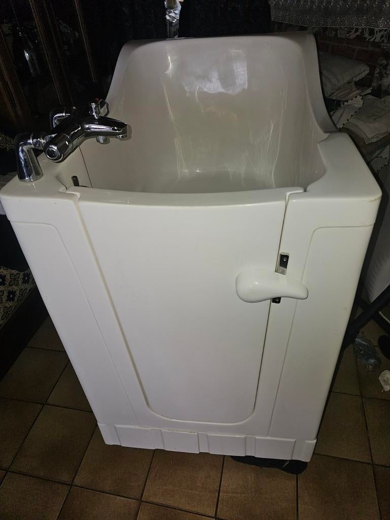 Badkuip met deur (PMR/Senior) — zeer goede staat, Huis en Inrichting, Badkamer | Badkamermeubels, Ophalen of Verzenden