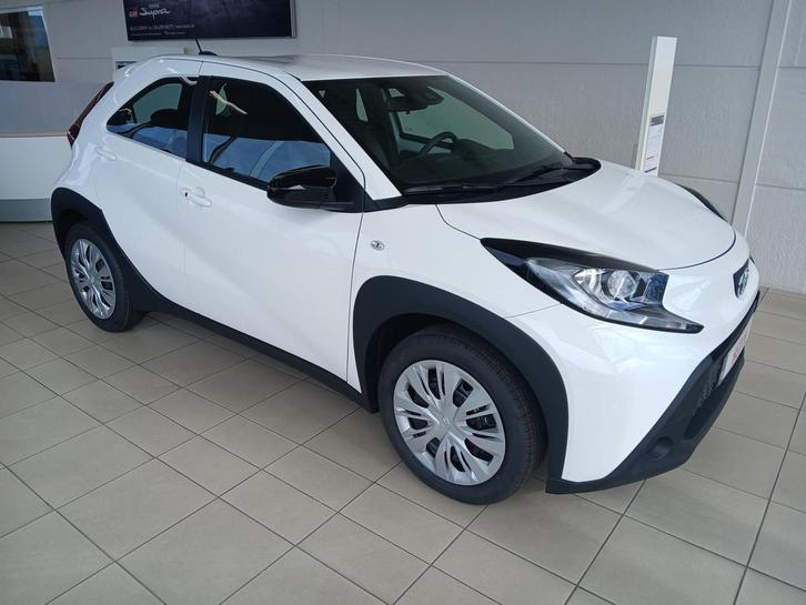 Toyota Aygo X, Auto's, Toyota, Bedrijf, Te koop, Aygo X, Overige brandstoffen, Overige carrosserie, Wit, Stof, Nieuw, BTW verrekenbaar