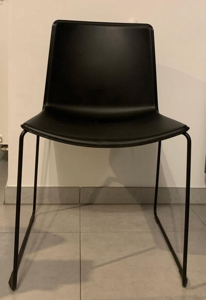 4 chaises noires design, Enlèvement, Utilisé