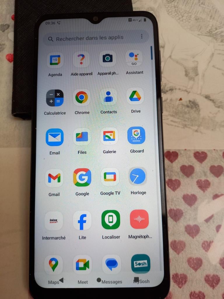 Smartphone  Motorola e13 avec  étui de protection, Envoi, Noir