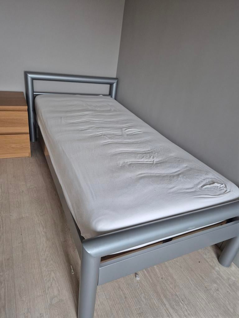 1 persoonsbed, Huis en Inrichting, Slaapkamer | Bedden, Ophalen, Eenpersoons, Grijs, Metaal