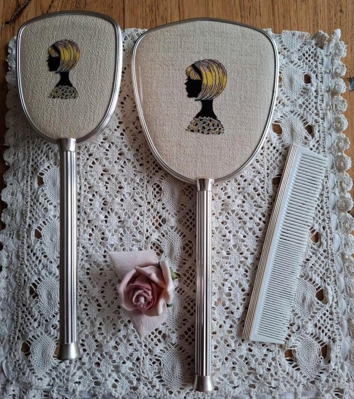 Vintage 3 delige kapset met jonge dame, Antiek en Kunst, Curiosa en Brocante, Ophalen of Verzenden