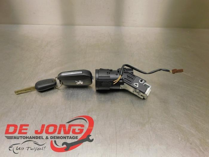 Serrure de contact + clé d'un Peugeot 308, Autos : Pièces & Accessoires, Autres pièces automobiles, Peugeot, Utilisé, 3 mois de garantie