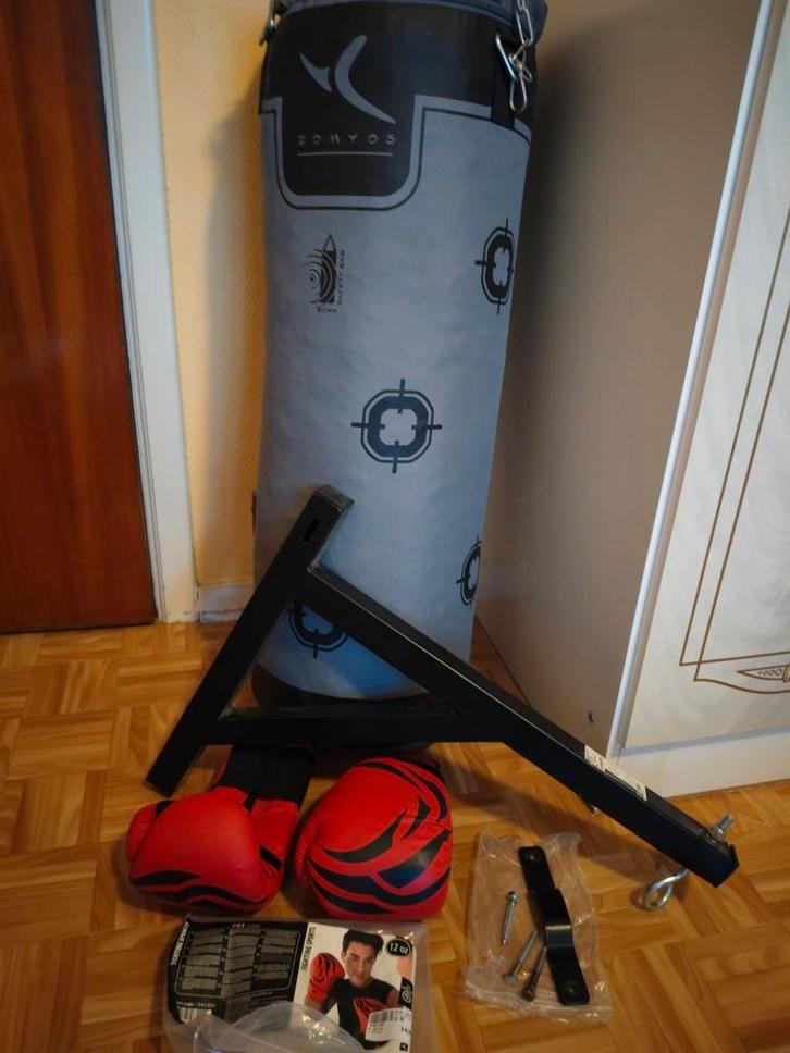 Domyos bokszak 15kg - muurbeugel en Domyos handschoenen, Sport en Fitness, Boksen, Zo goed als nieuw, Bokszak, Ophalen