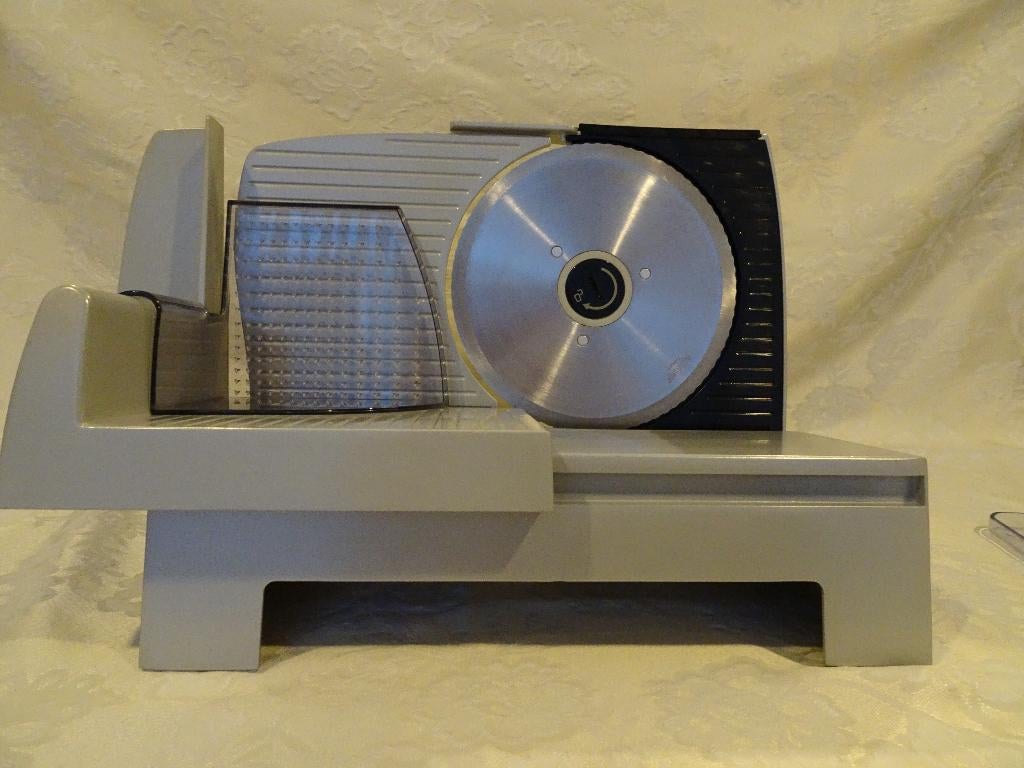 DOMO snijmachine, Huis en Inrichting, Keuken | Keukenbenodigdheden, Ophalen, Zo goed als nieuw, Metaal, Snijmachine